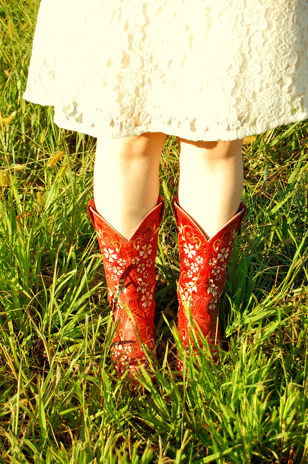 still being molly: lace dress, polka dot chambray, & shyanne cowboy boots (6)