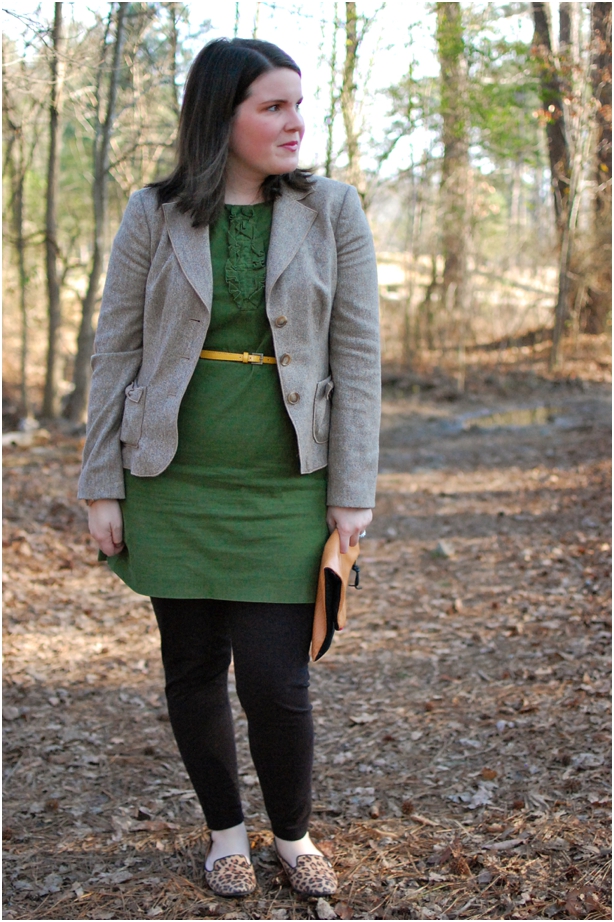 still being molly - maternity style: green ruffle dress, black leggings, tweed blazer, leopard flats