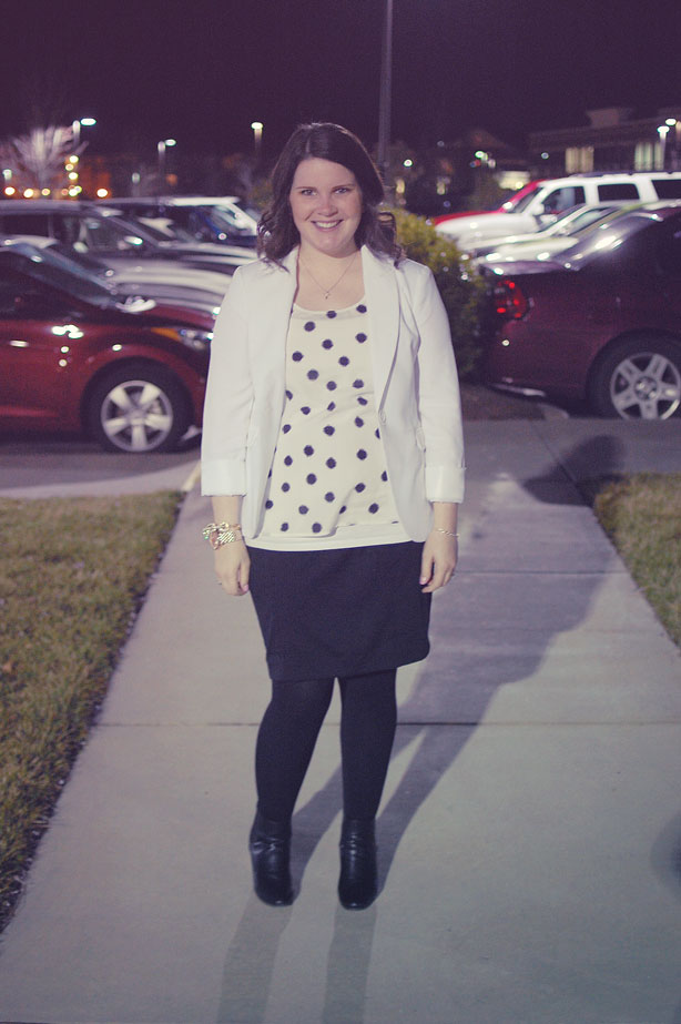 still being molly - maternity style: black pencil skirt, black wedges, black and white polka dot tank, white blazer