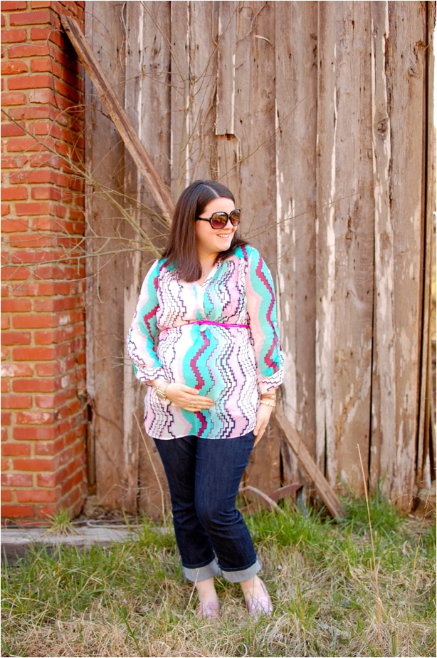 maternity style: aztec printed tunic, maternity jeans, and glitter TOMS