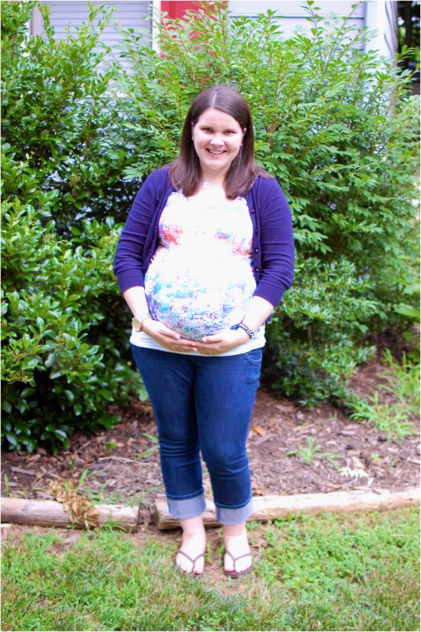 third trimester maternity style: splatter print tank, cardigan, maternity jeans