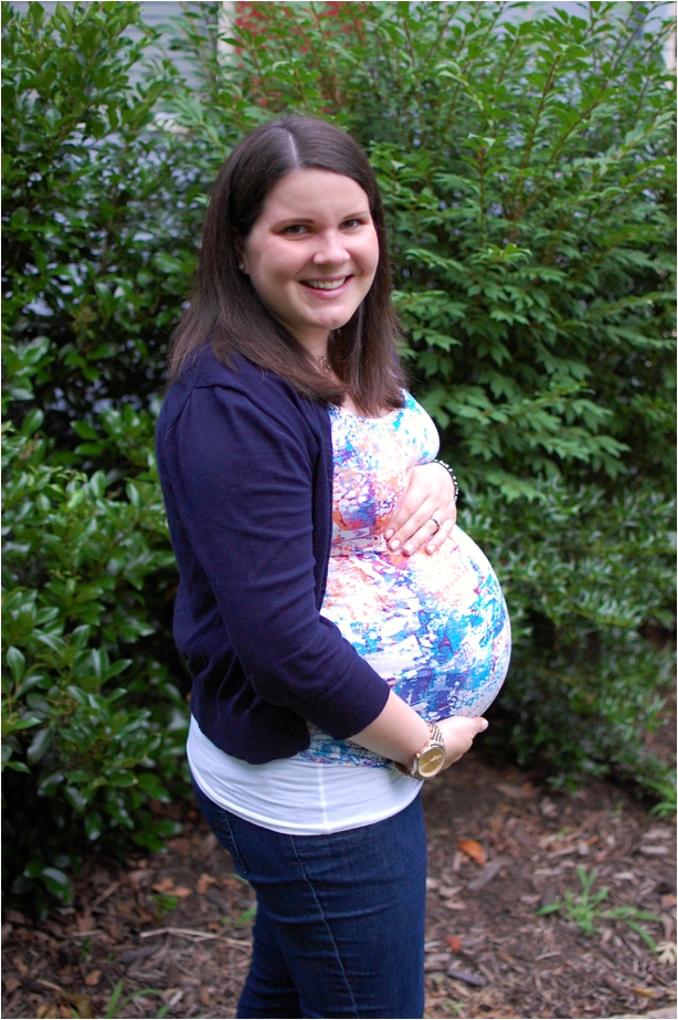 third trimester maternity style: splatter print tank, cardigan, maternity jeans
