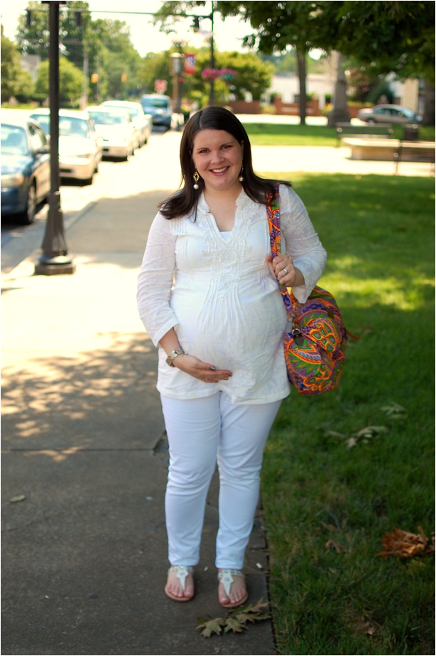 Maternity Style: all-white outfit - white tunic, white jeans, white sandals