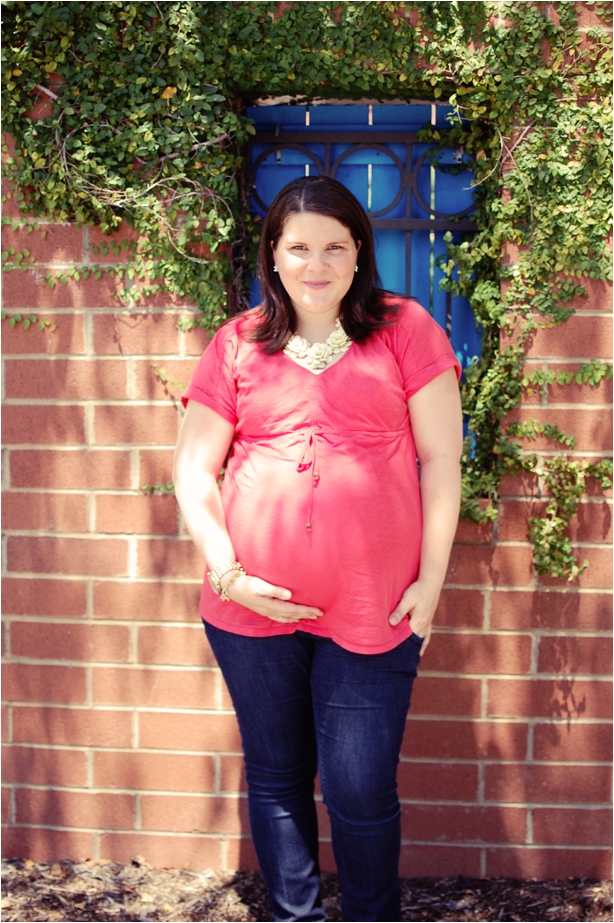 third trimester maternity style: coral tunic, maternity jeans, rosette statement necklace
