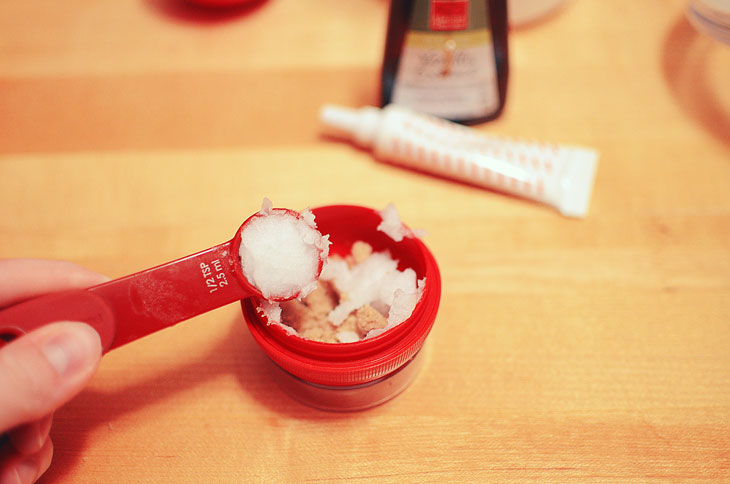 DIY Lip Exfoliator & Sugar Scrub