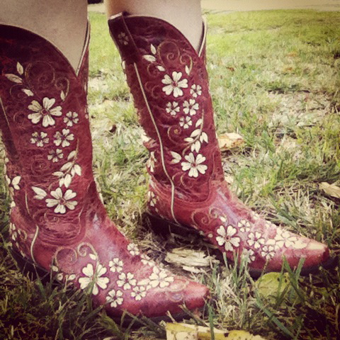 #YOLOmondays Link-up: BOOTS + a Cowboy Boot Giveaway! :)